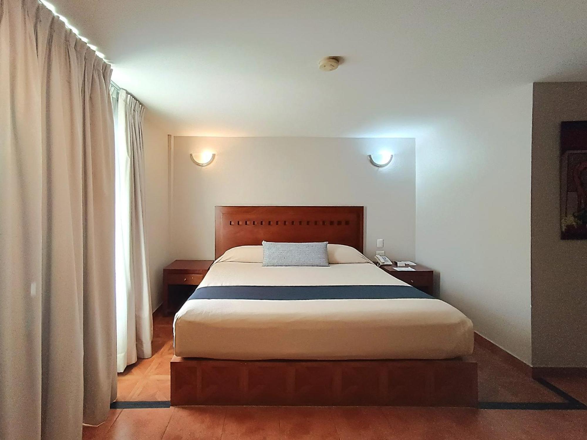 Hotel Panamerican ปวยบลา ภายนอก รูปภาพ