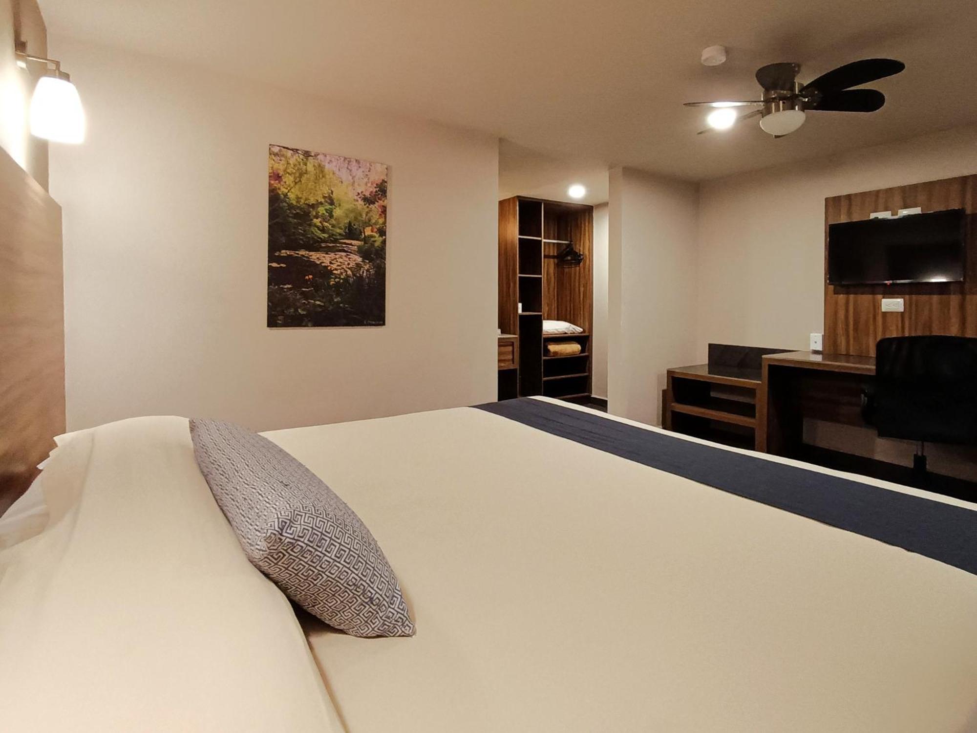 Hotel Panamerican ปวยบลา ภายนอก รูปภาพ